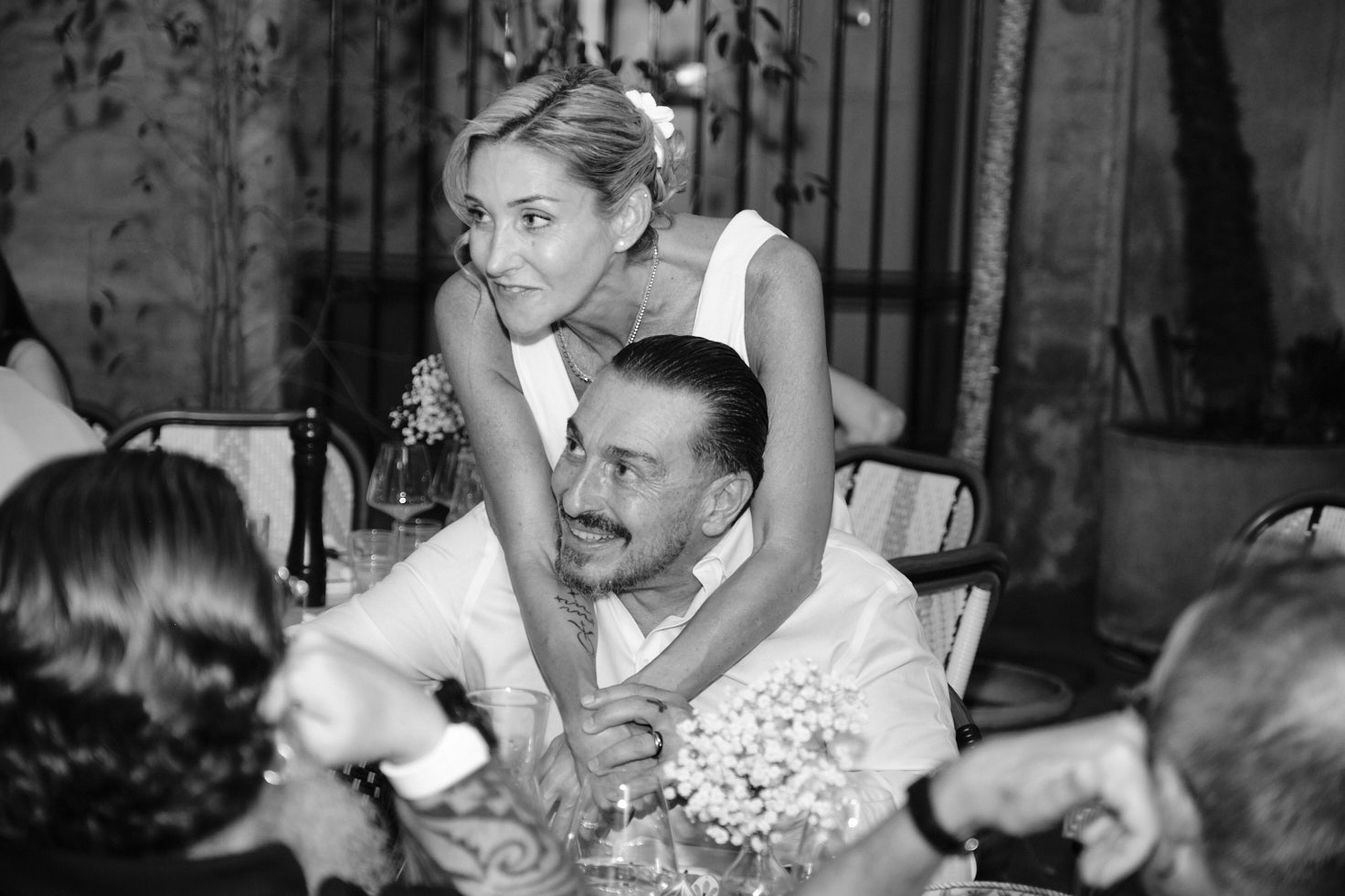 Nathalie et Claude, heureux mariés photographiés lors de la soirée par Studio Argo - Photographe mariage Montpellier.