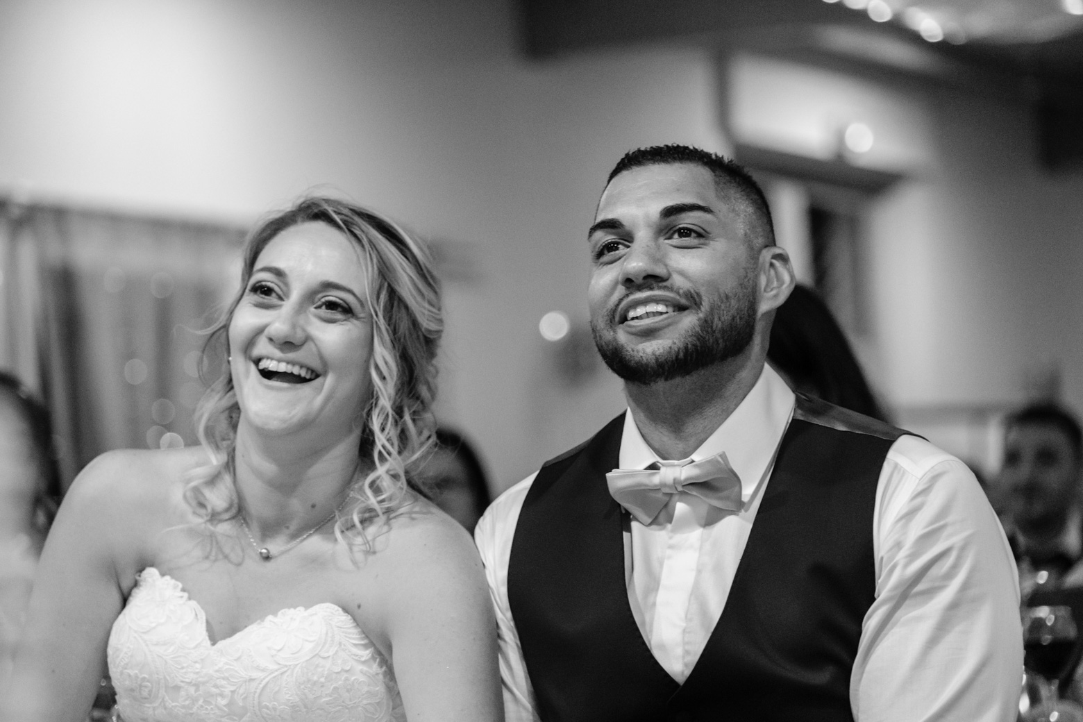 Studio Argo, photographe mariage Sorgues a capté la joie des mariés lors des surprises de leurs convives.