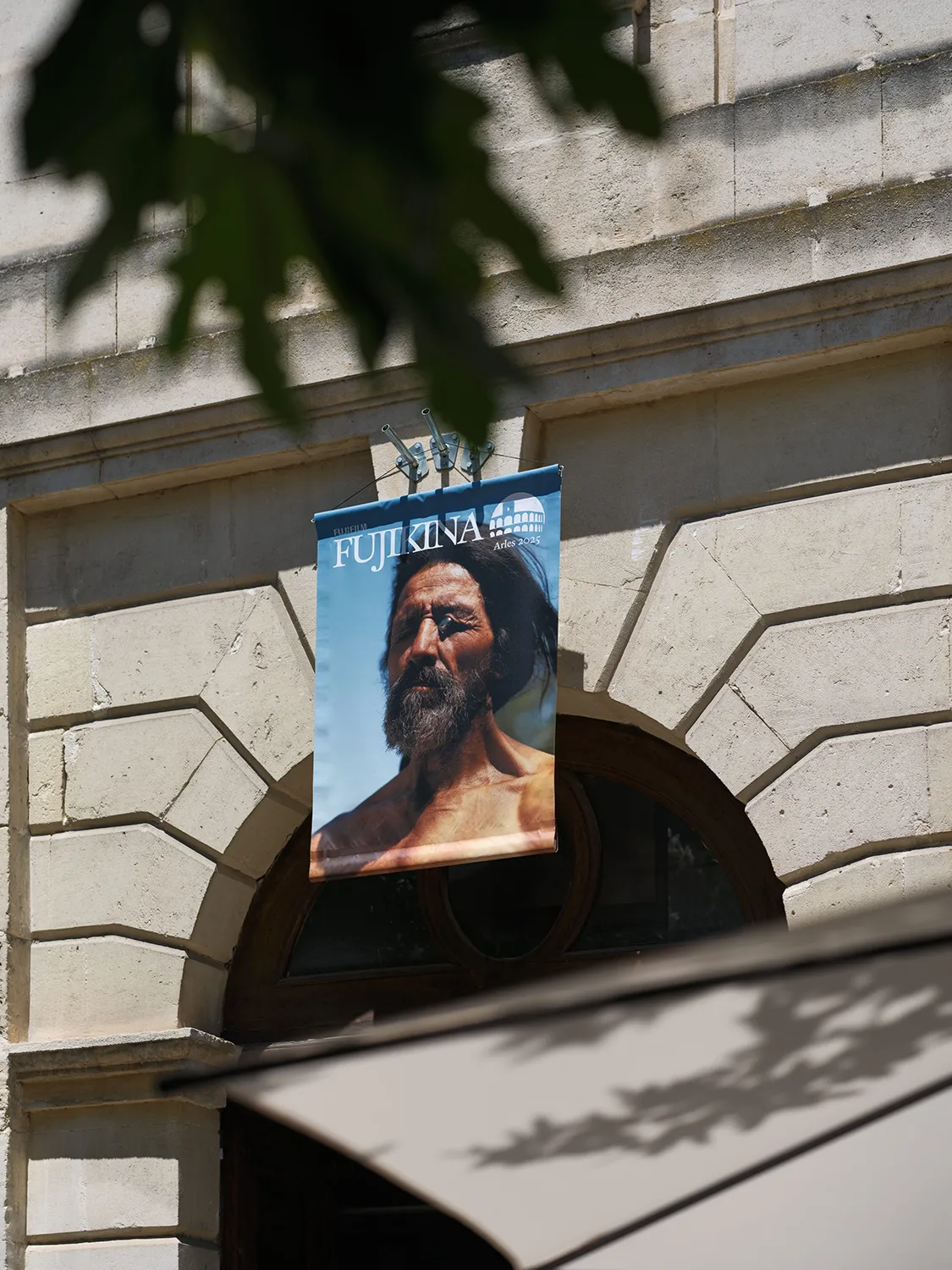 Affiche Fujikina 2025 à l'entrée de l'événement.