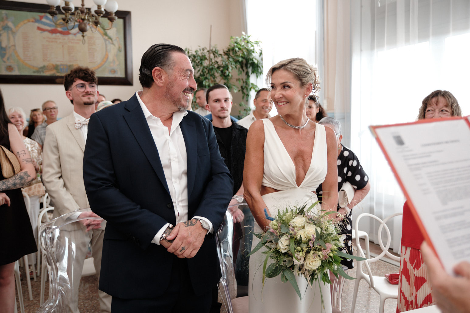 Regard complice des mariés - Studio Argo, photographe mariage Montpellier.