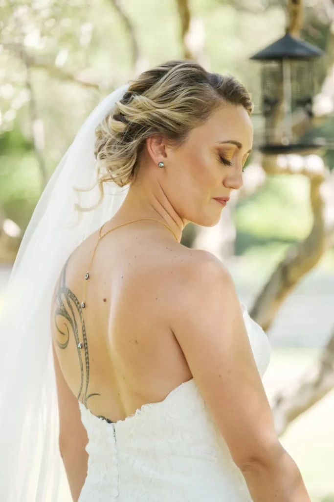 Séance portrait de la mariée à Sorgues par Studio Argo - photographe mariage Provence et Vaucluse dans une lumière douce et dorée.