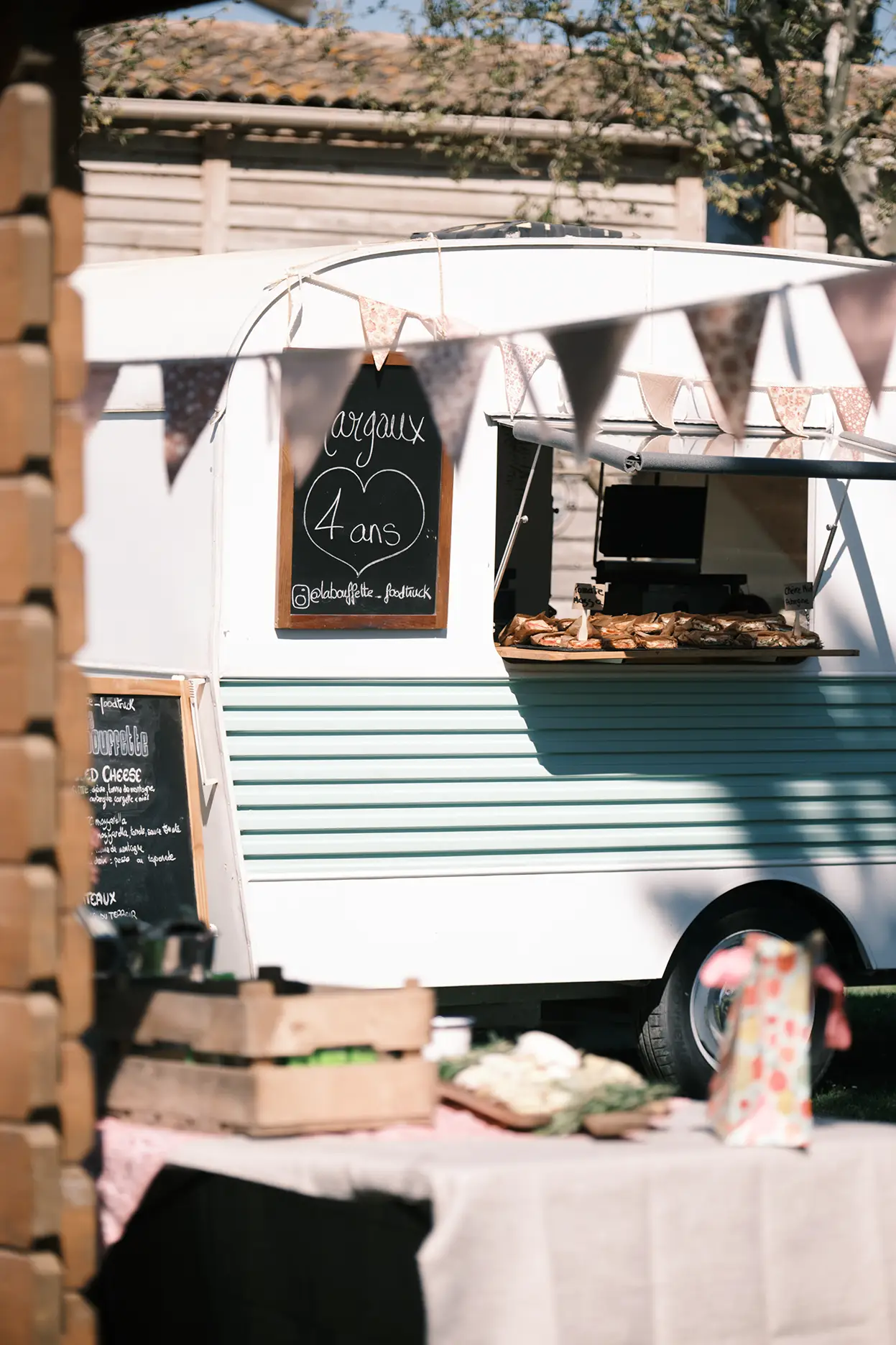 Food truck La Bouffette lors d'une fête privée au CD Little Ranch à Maillane dans les Alpilles – Studio Argo photographe mariage Maillane