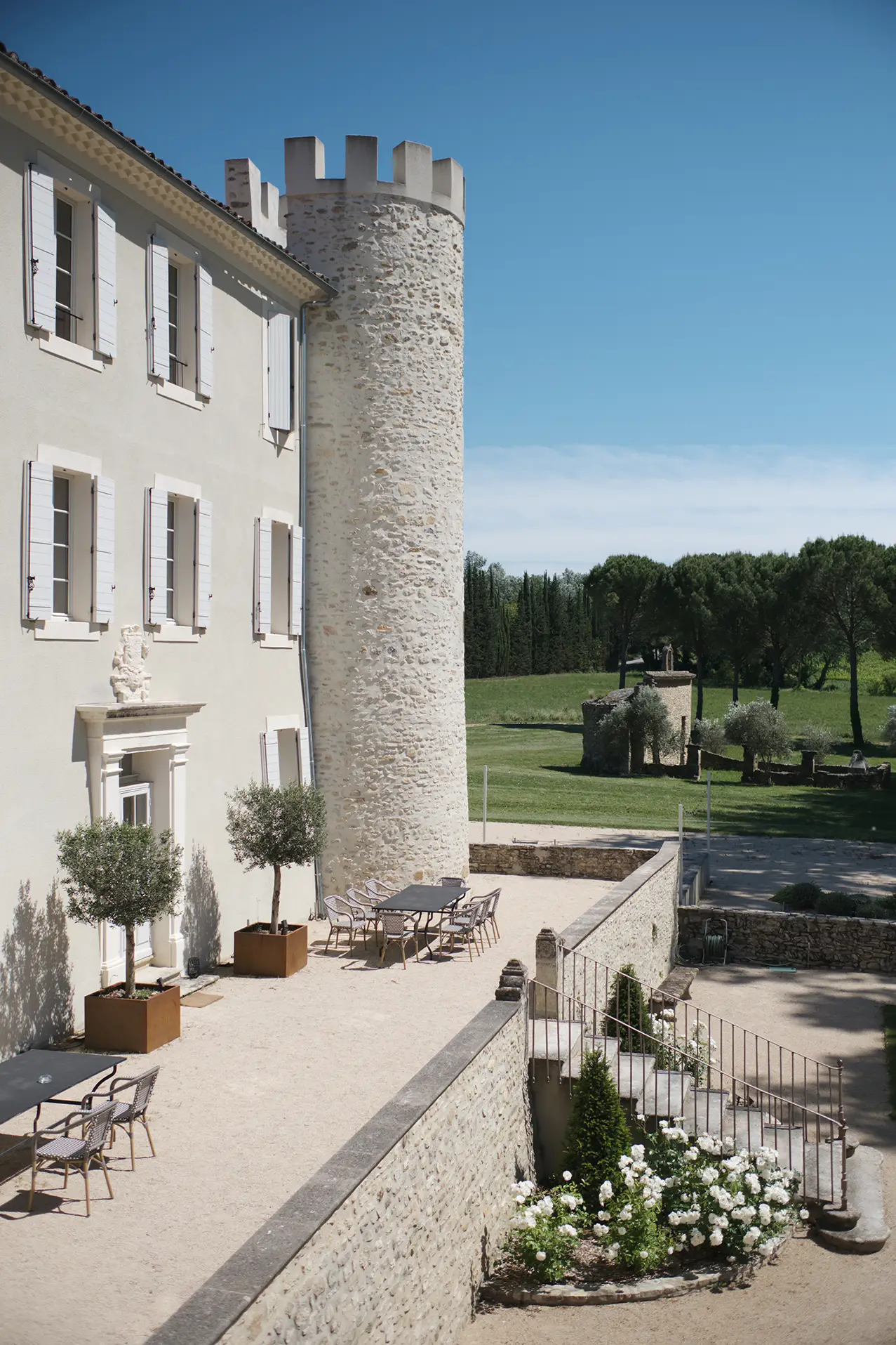 Entrée nord-ouest du Château de Taulignan par Studio Argo, photographe mariage Vaison-le-Romaine.