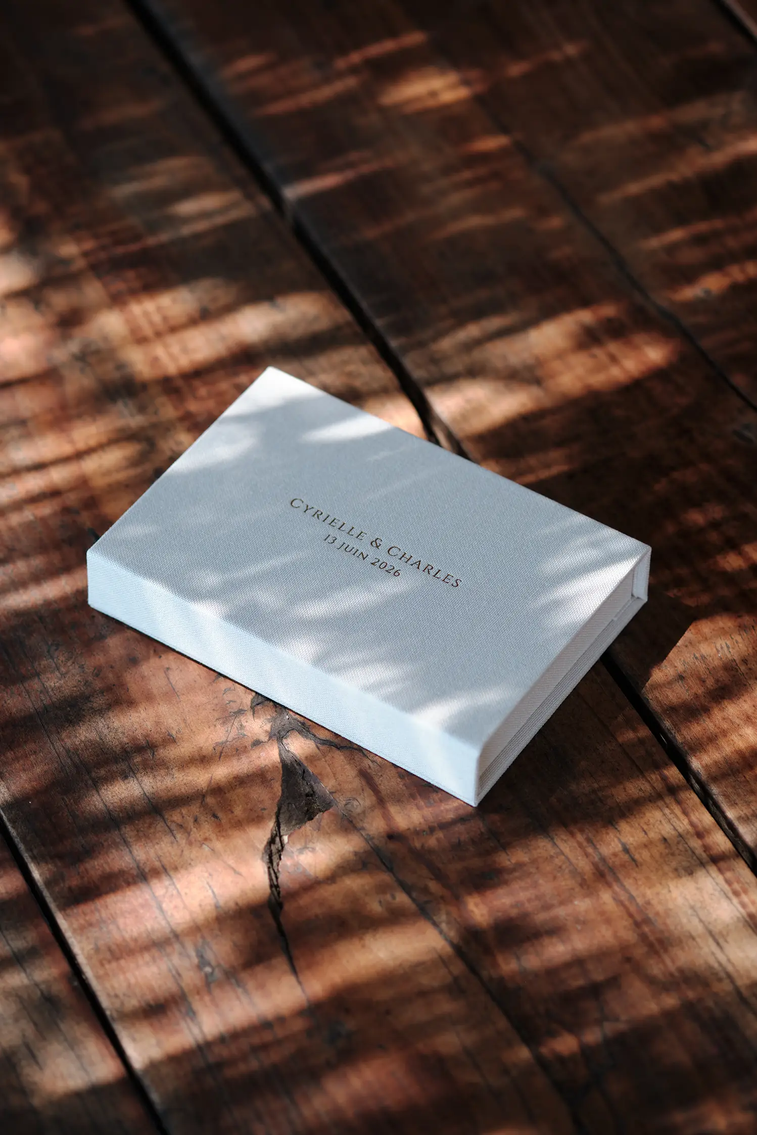 Studio Argo - photographe mariage Provence remet aux mariés un coffret prestige.